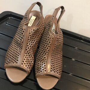 👡Simply VERA WANG Sandals